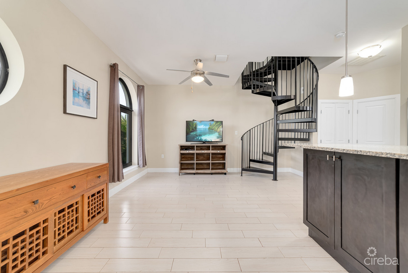 San Sebastian One Bed And Den With Roof Terrace