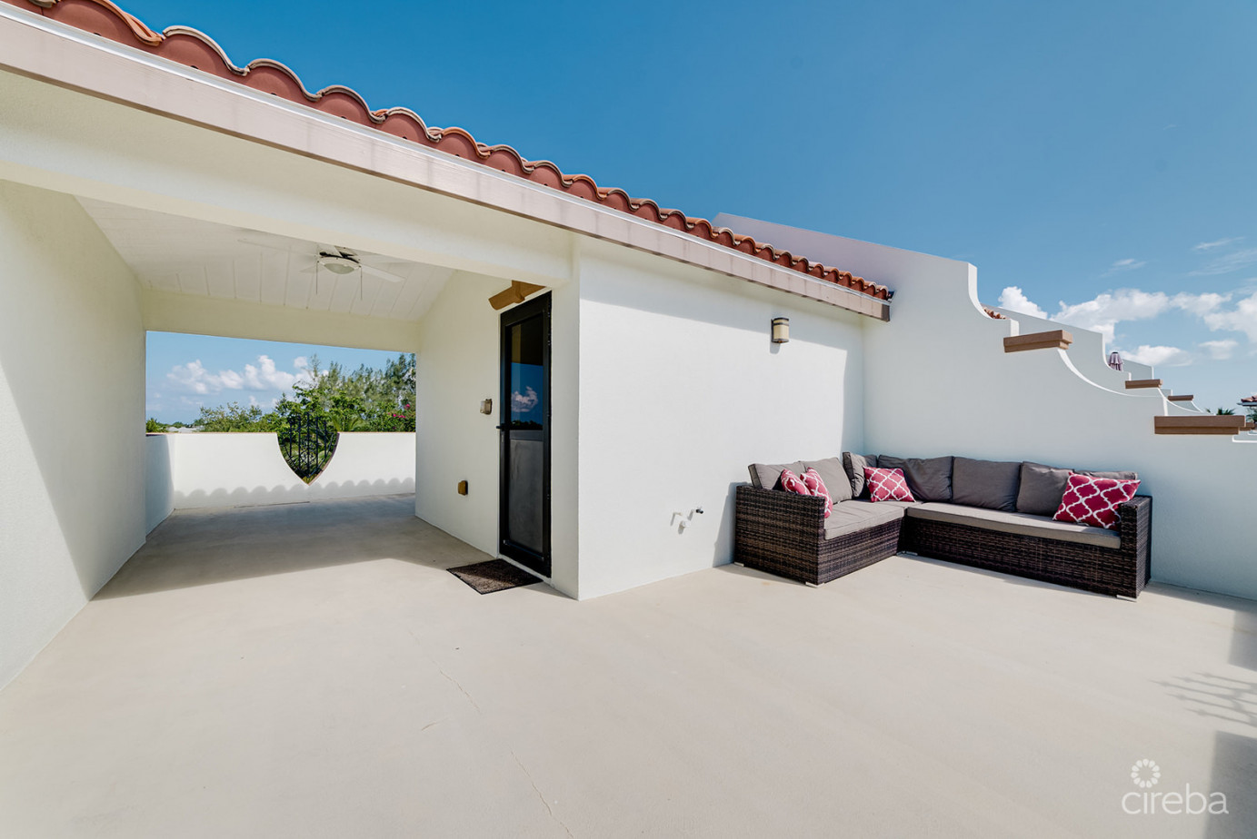 San Sebastian One Bed And Den With Roof Terrace