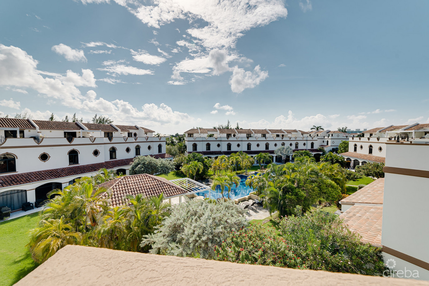 San Sebastian One Bed And Den With Roof Terrace