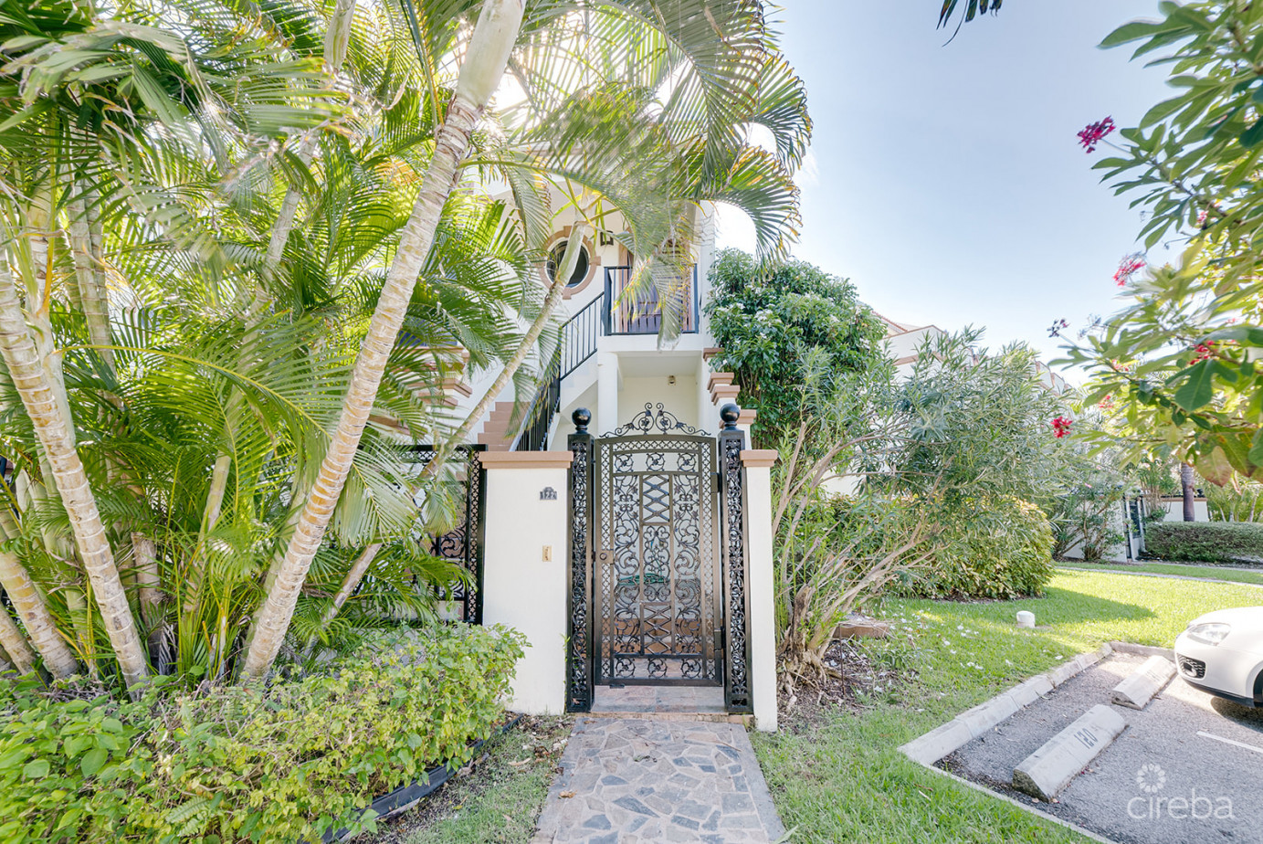 San Sebastian One Bed And Den With Roof Terrace