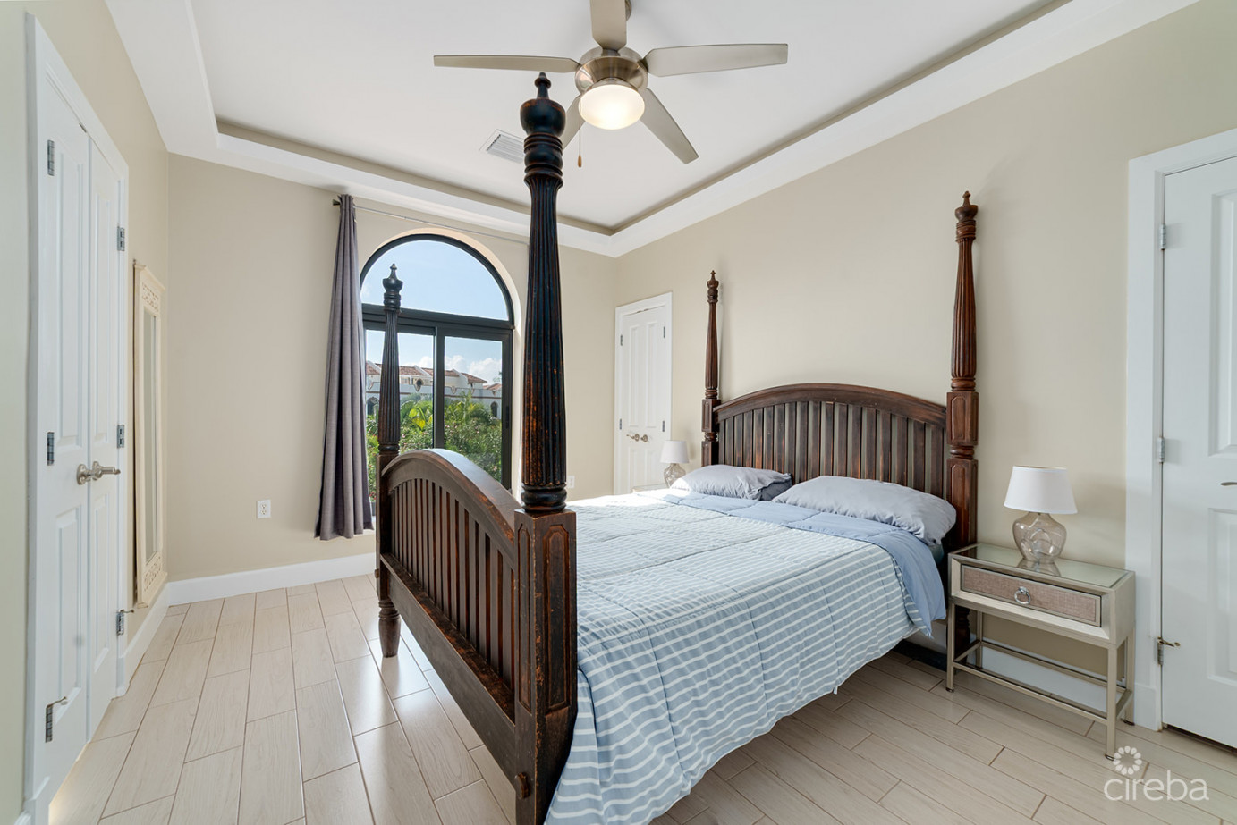 San Sebastian One Bed And Den With Roof Terrace