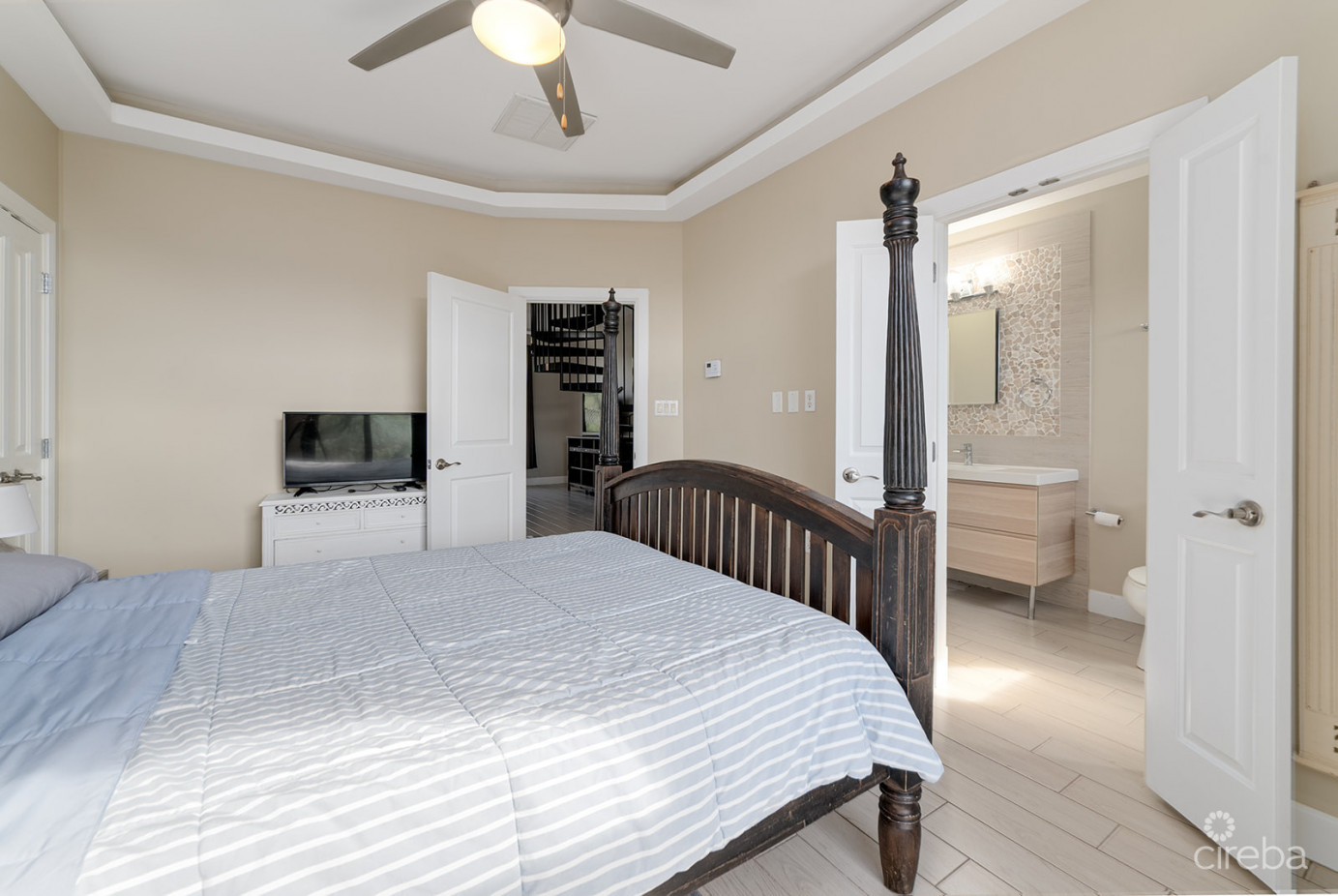 San Sebastian One Bed And Den With Roof Terrace