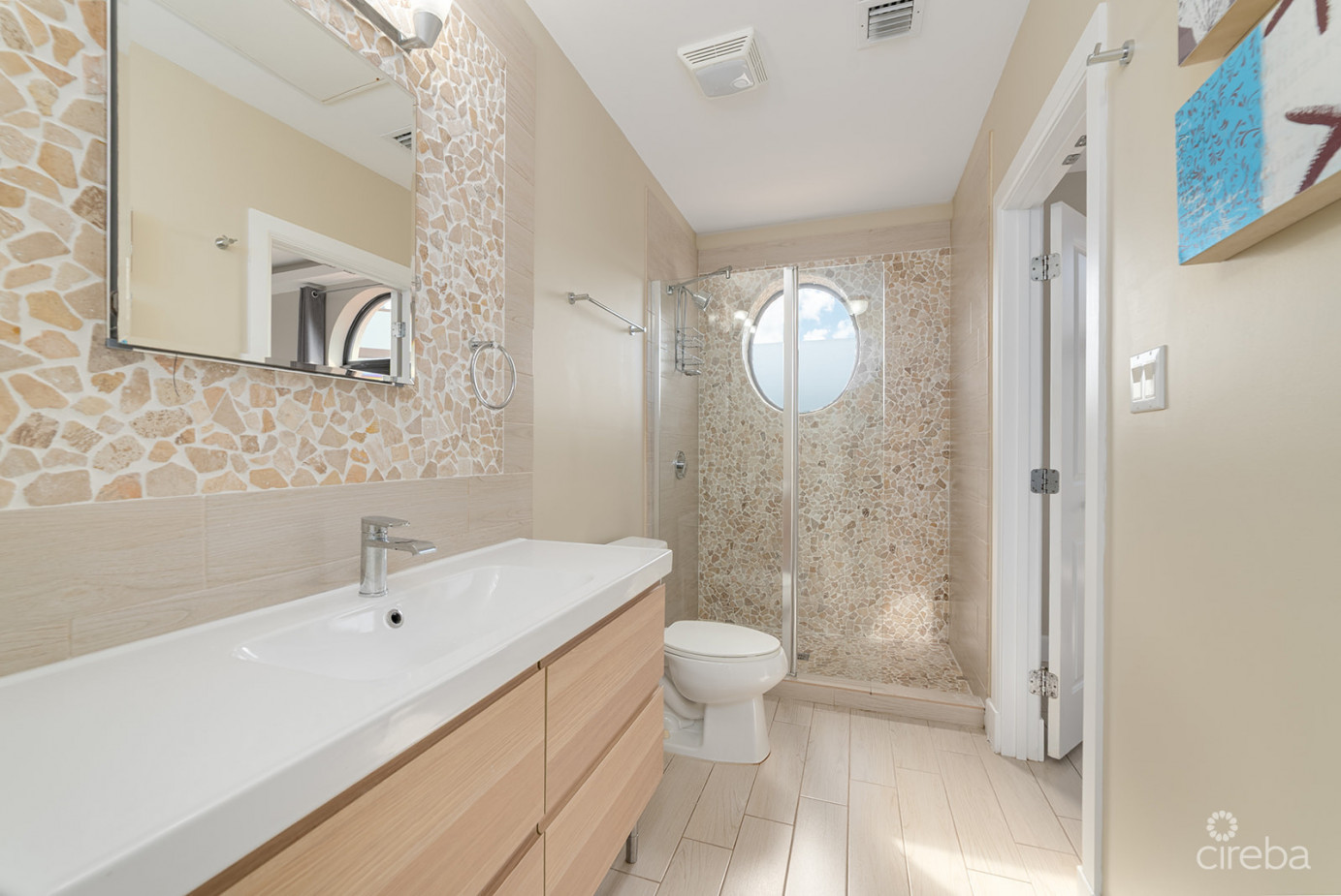 San Sebastian One Bed And Den With Roof Terrace