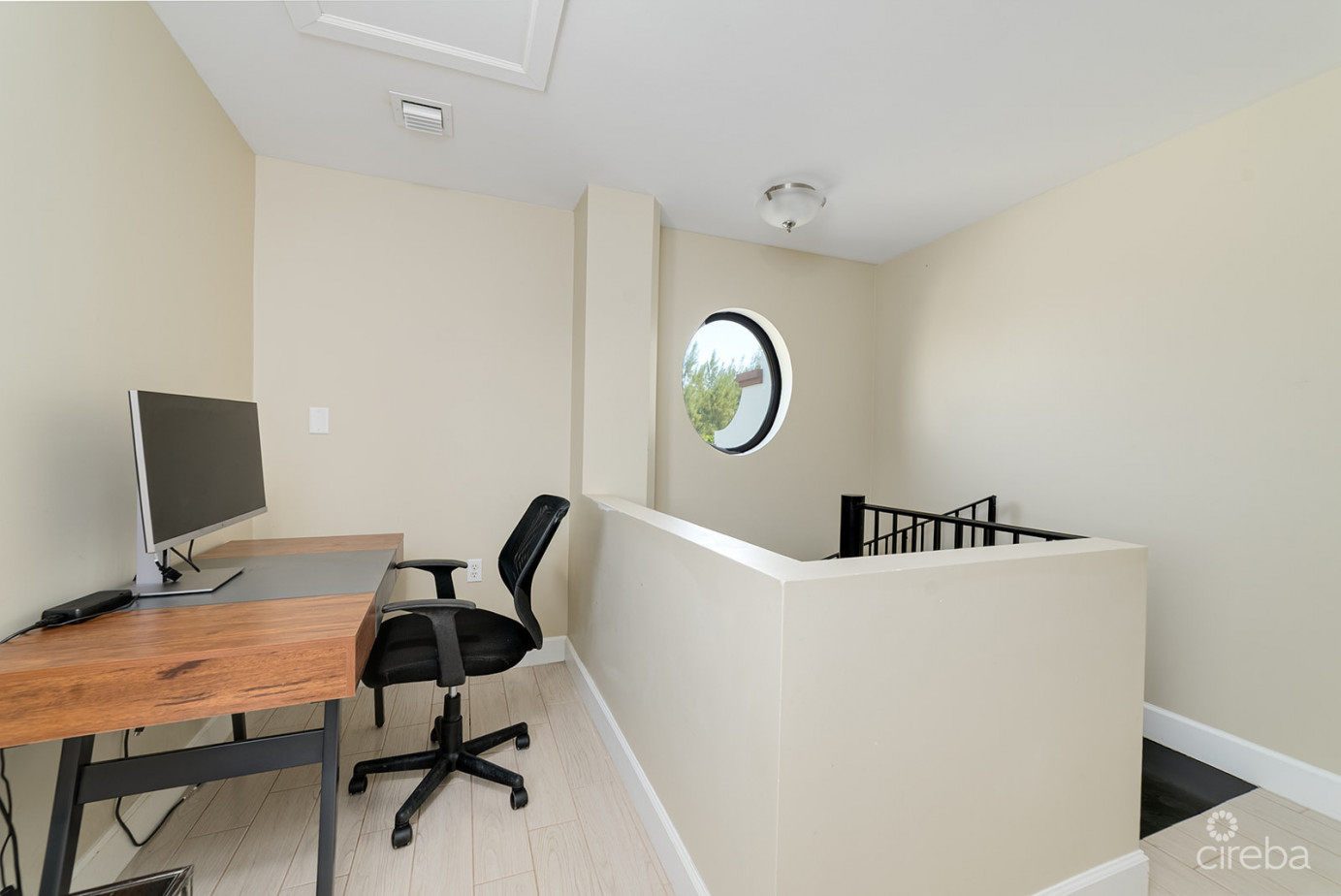 San Sebastian One Bed And Den With Roof Terrace