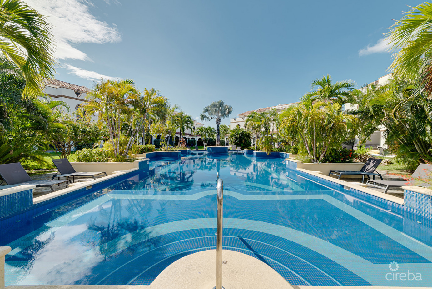 San Sebastian One Bed And Den With Roof Terrace