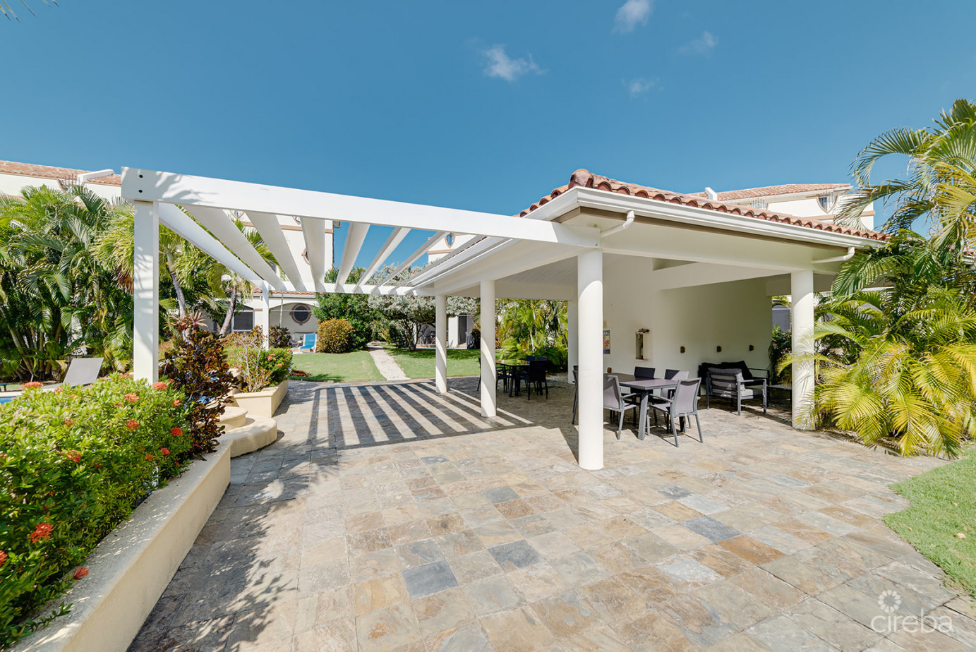 San Sebastian One Bed And Den With Roof Terrace