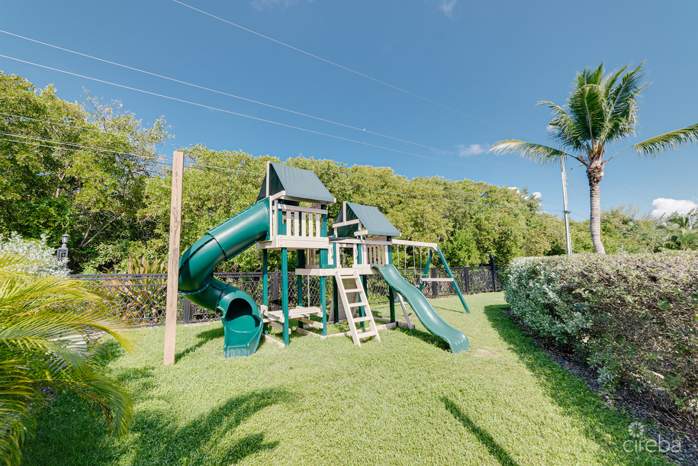 San Sebastian One Bed And Den With Roof Terrace