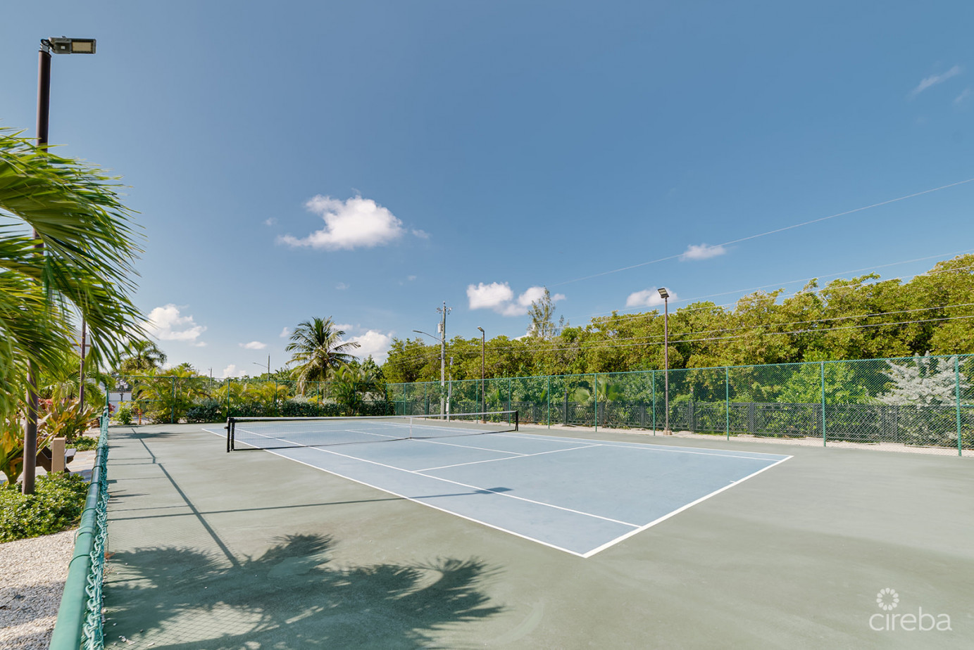 San Sebastian One Bed And Den With Roof Terrace