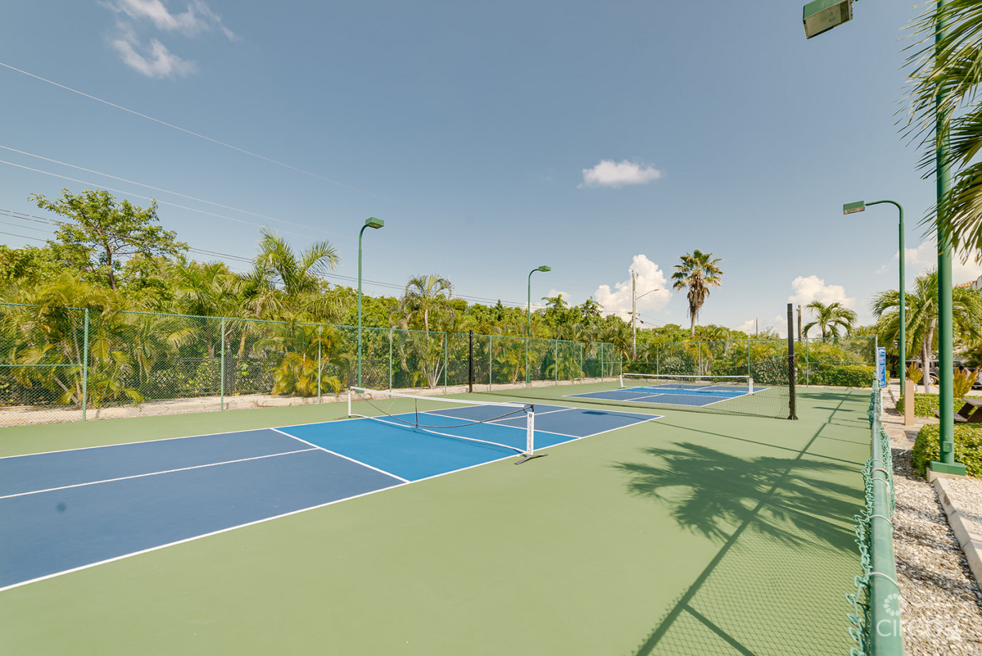 San Sebastian One Bed And Den With Roof Terrace