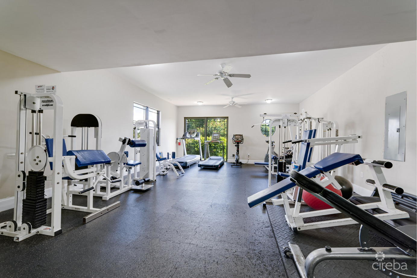 San Sebastian One Bed And Den With Roof Terrace