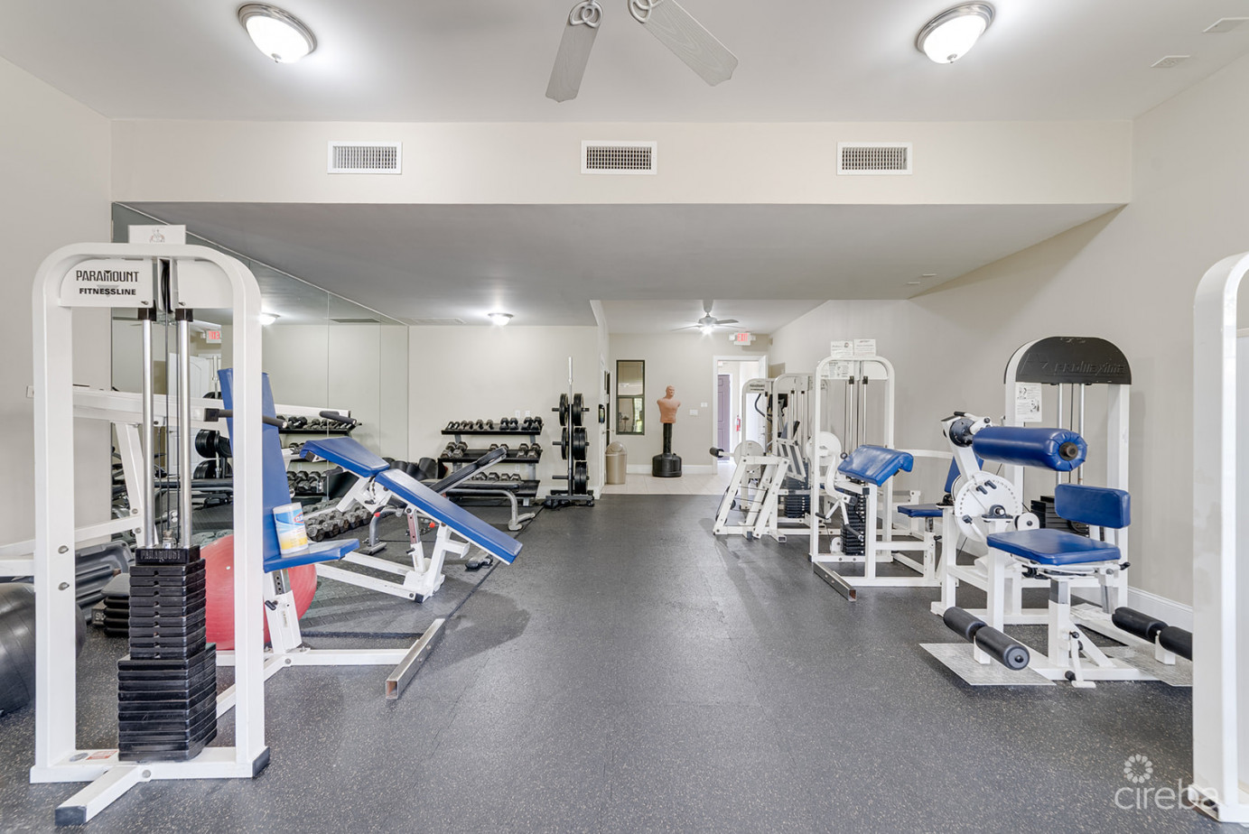 San Sebastian One Bed And Den With Roof Terrace