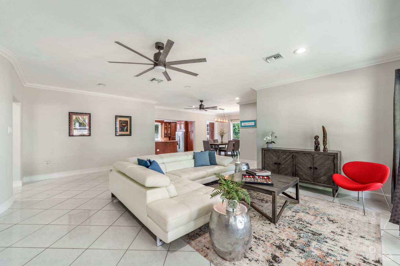 Spacious 4-bedroom Home In Tropical Gardens