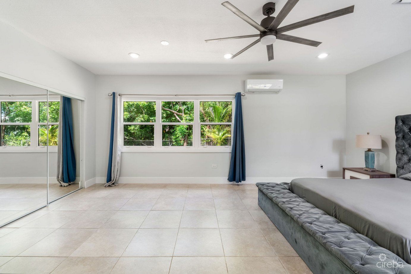 Spacious 4-bedroom Home In Tropical Gardens