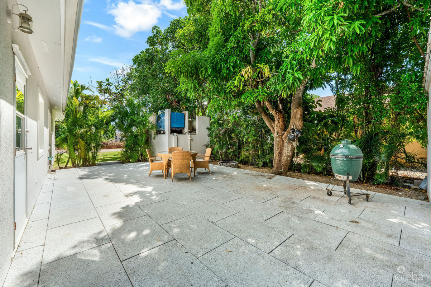 Spacious 4-bedroom Home In Tropical Gardens