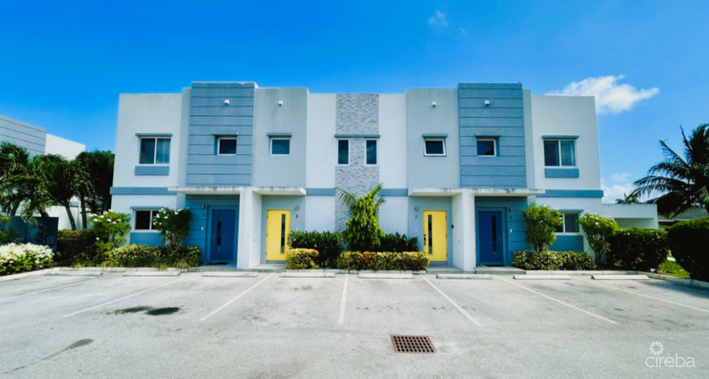 Modern & Stylish 1 Br - 1.5 Ba Townhome