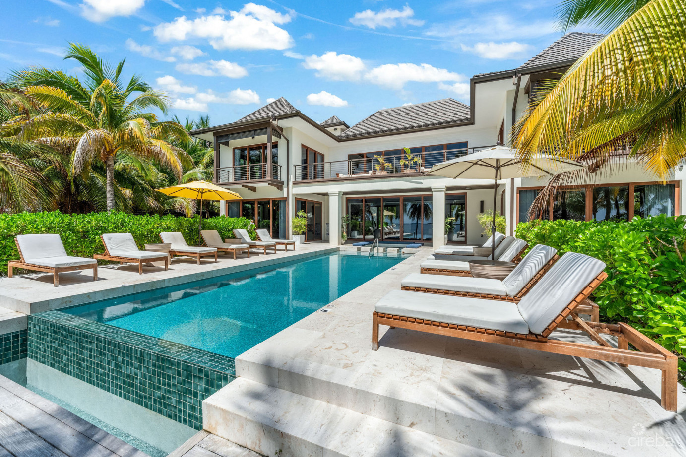 Kempa Kai, Beachfront Estate With 0.66 Acre Parcel