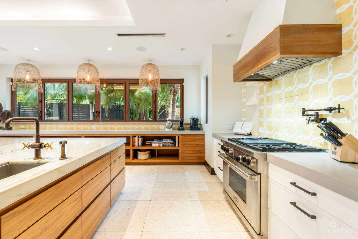 Kempa Kai, Beachfront Estate With 0.66 Acre Parcel