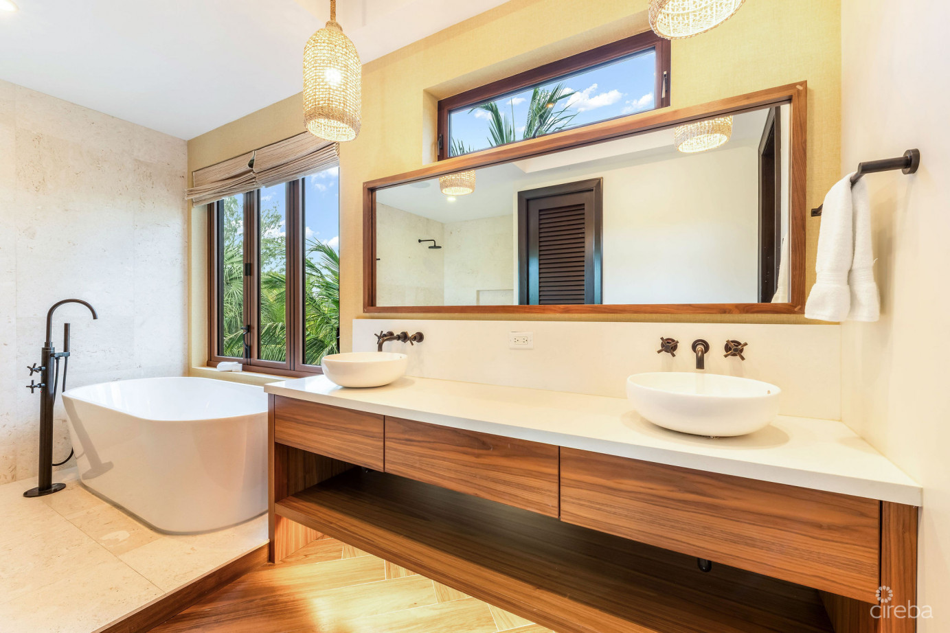 Kempa Kai, Beachfront Estate With 0.66 Acre Parcel