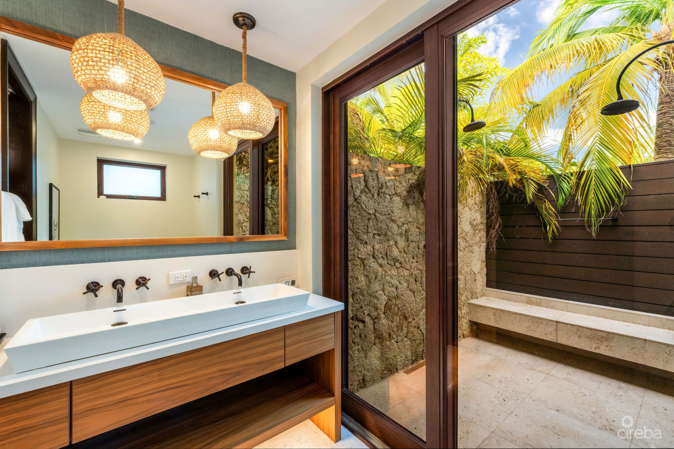 Kempa Kai, Beachfront Estate With 0.66 Acre Parcel