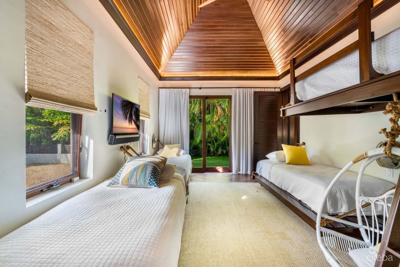 Kempa Kai, Beachfront Estate With 0.66 Acre Parcel