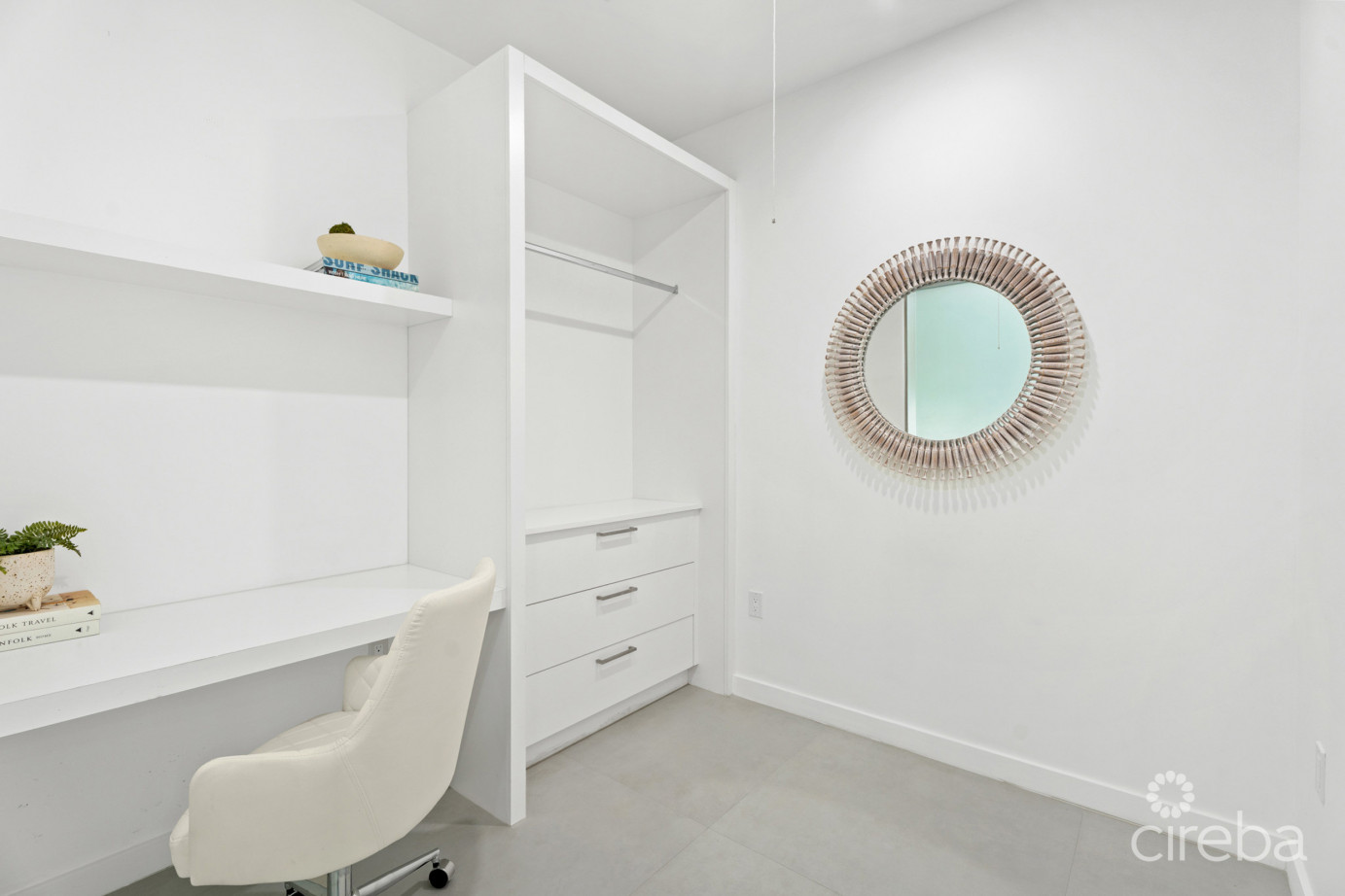 Harbour Walk 202  1 Bed + Den  Corner Unit