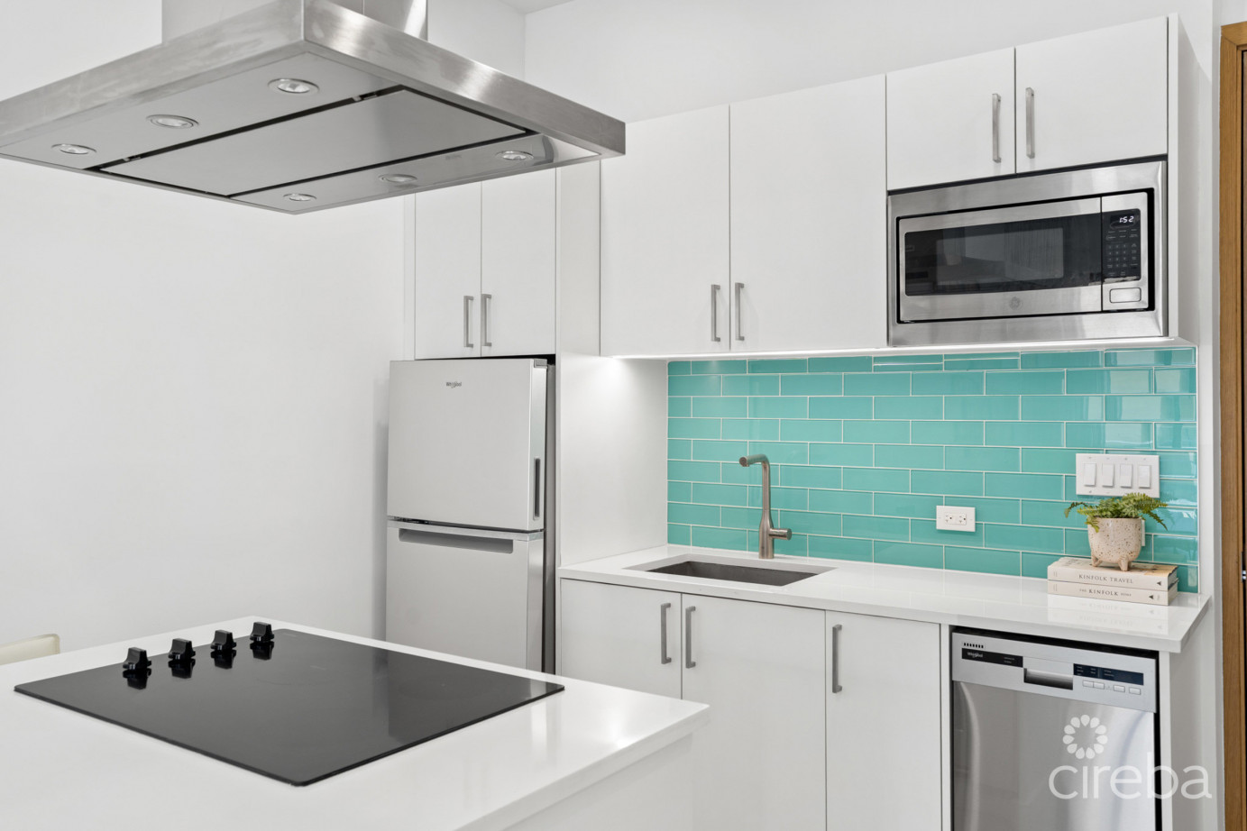 Harbour Walk 202  1 Bed + Den  Corner Unit