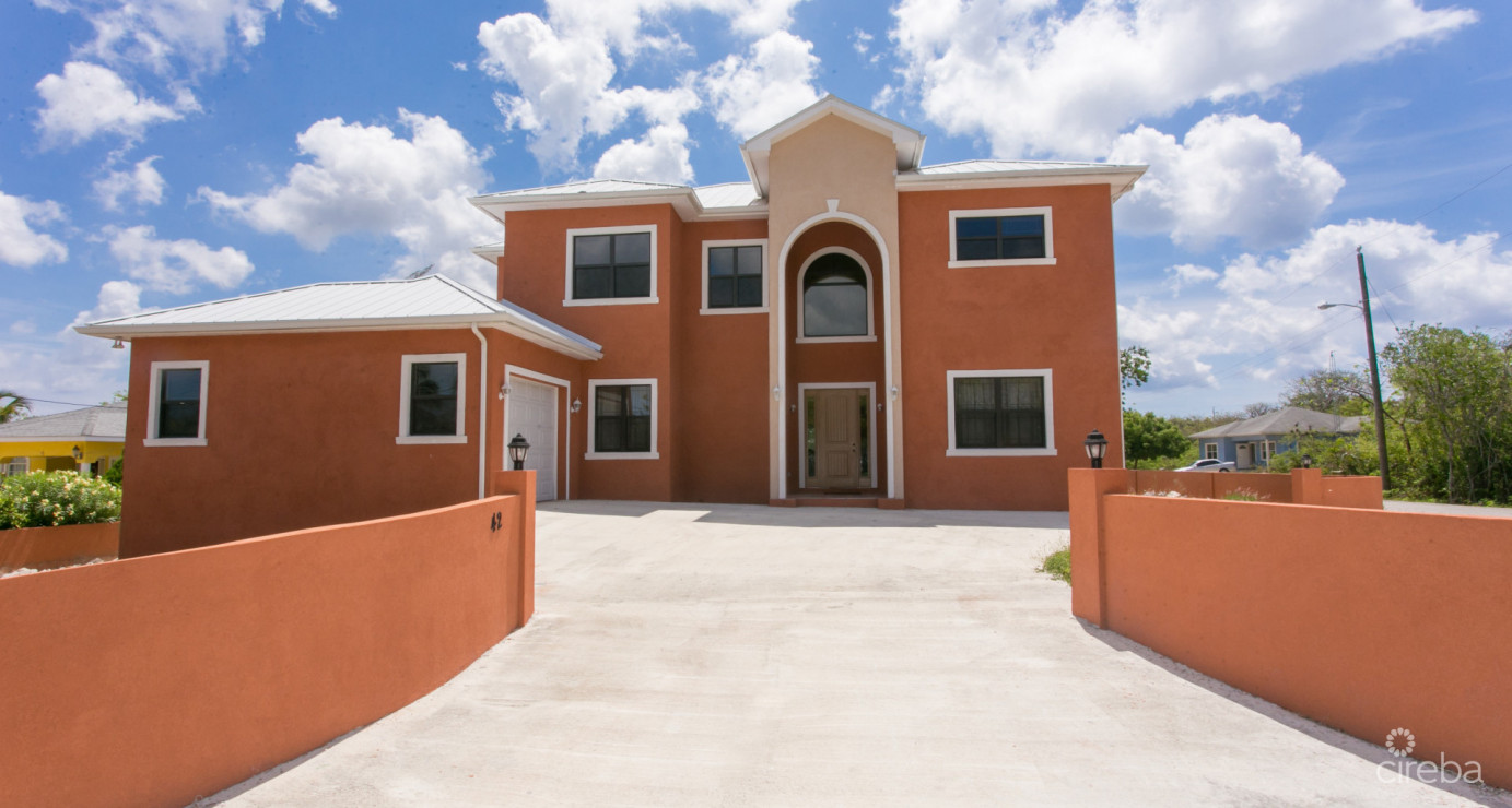 6 Bedroom Across From Beautiful Breakers Beach