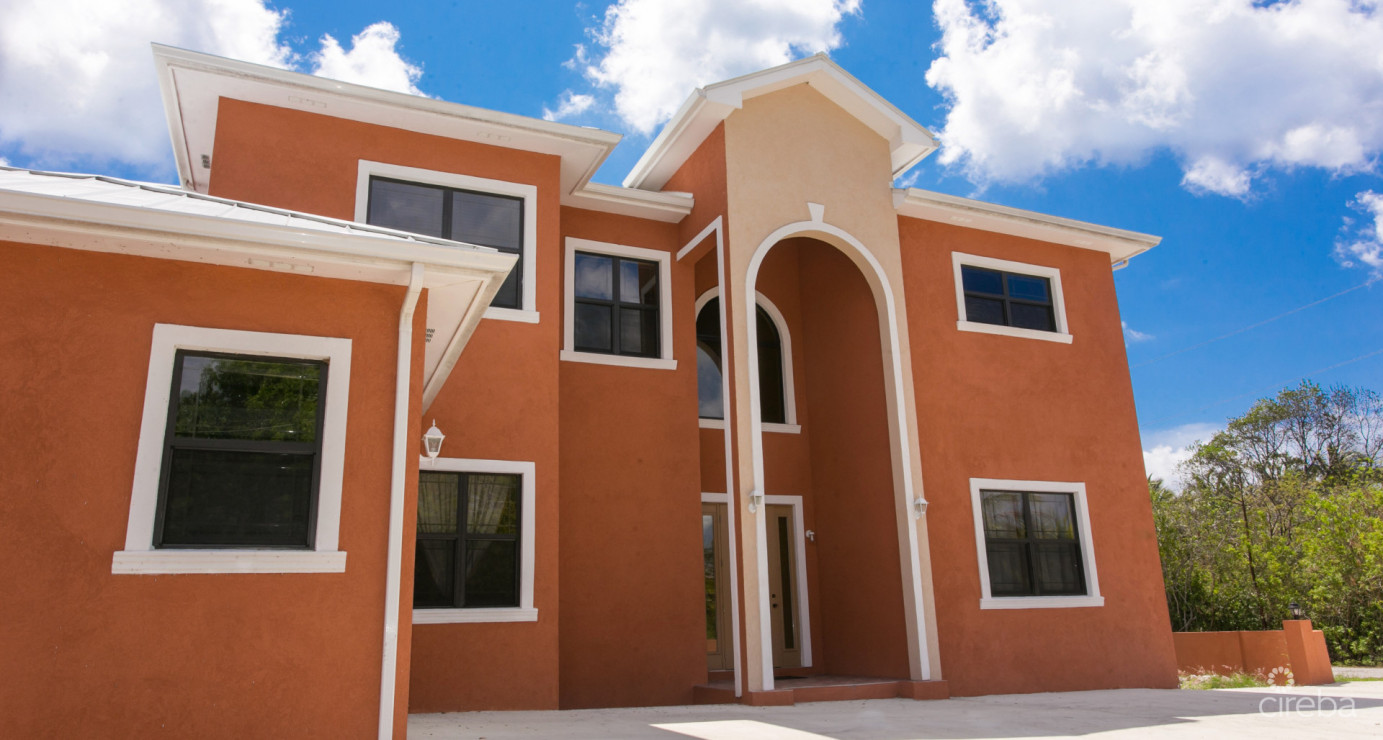 6 Bedroom Across From Beautiful Breakers Beach