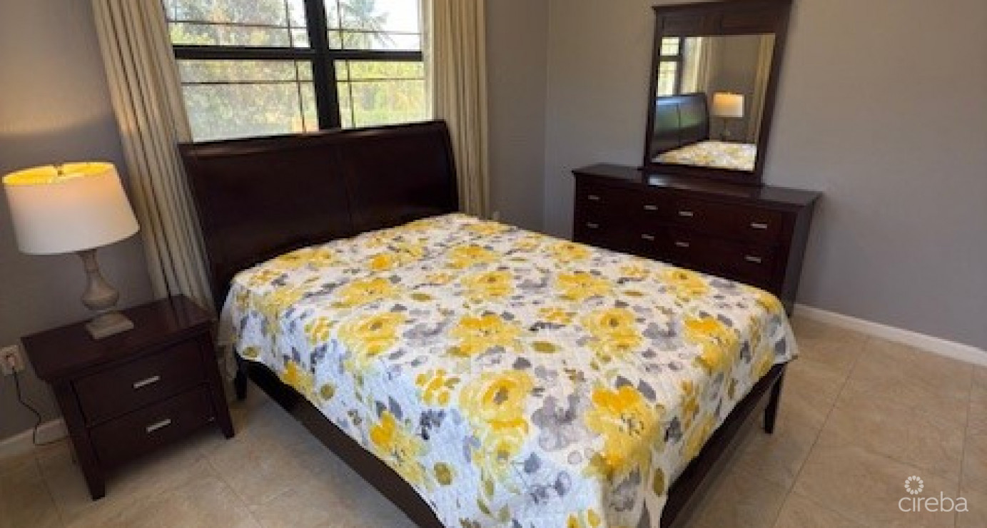 6 Bedroom Across From Beautiful Breakers Beach