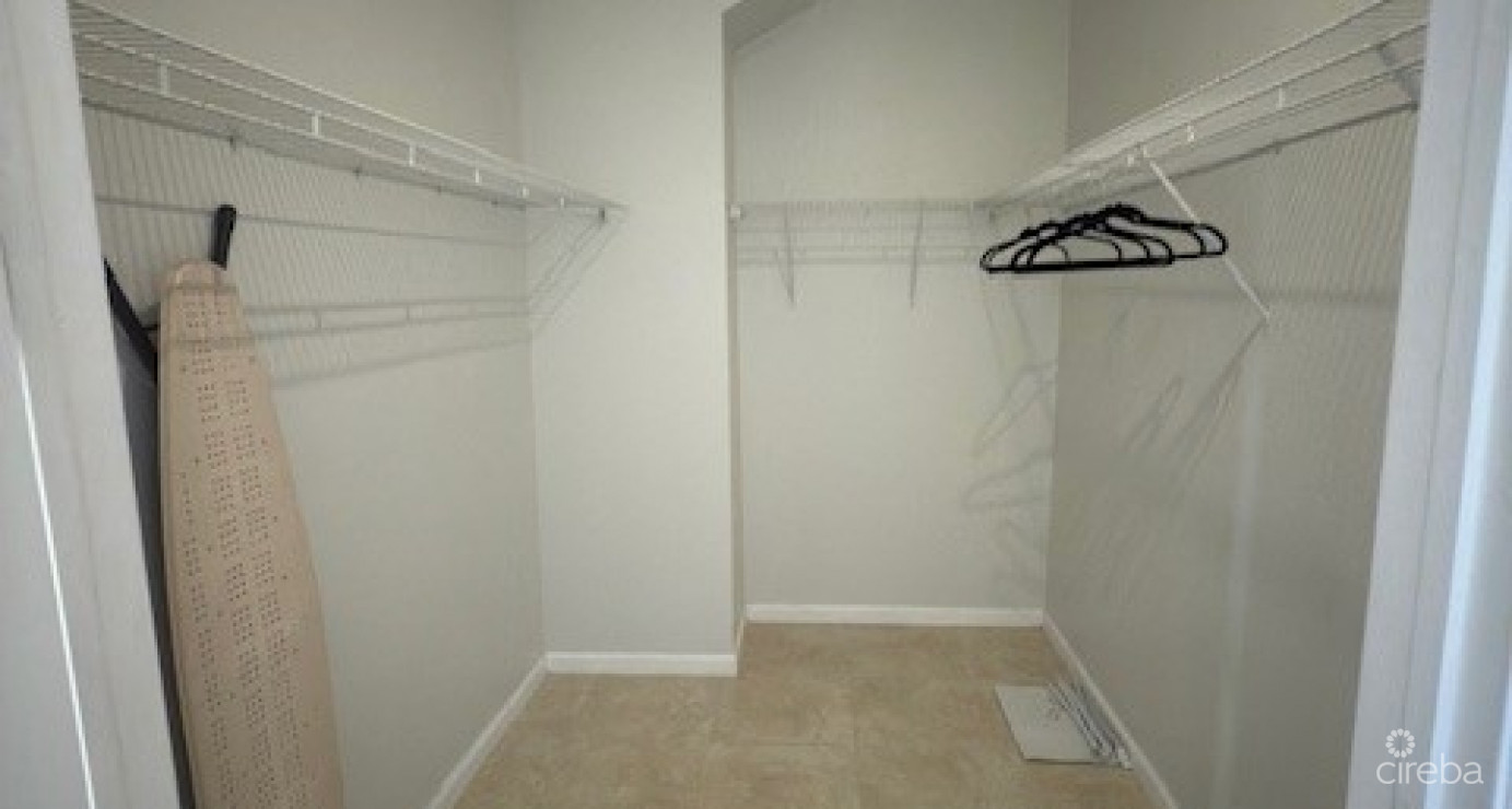 6 Bedroom Across From Beautiful Breakers Beach