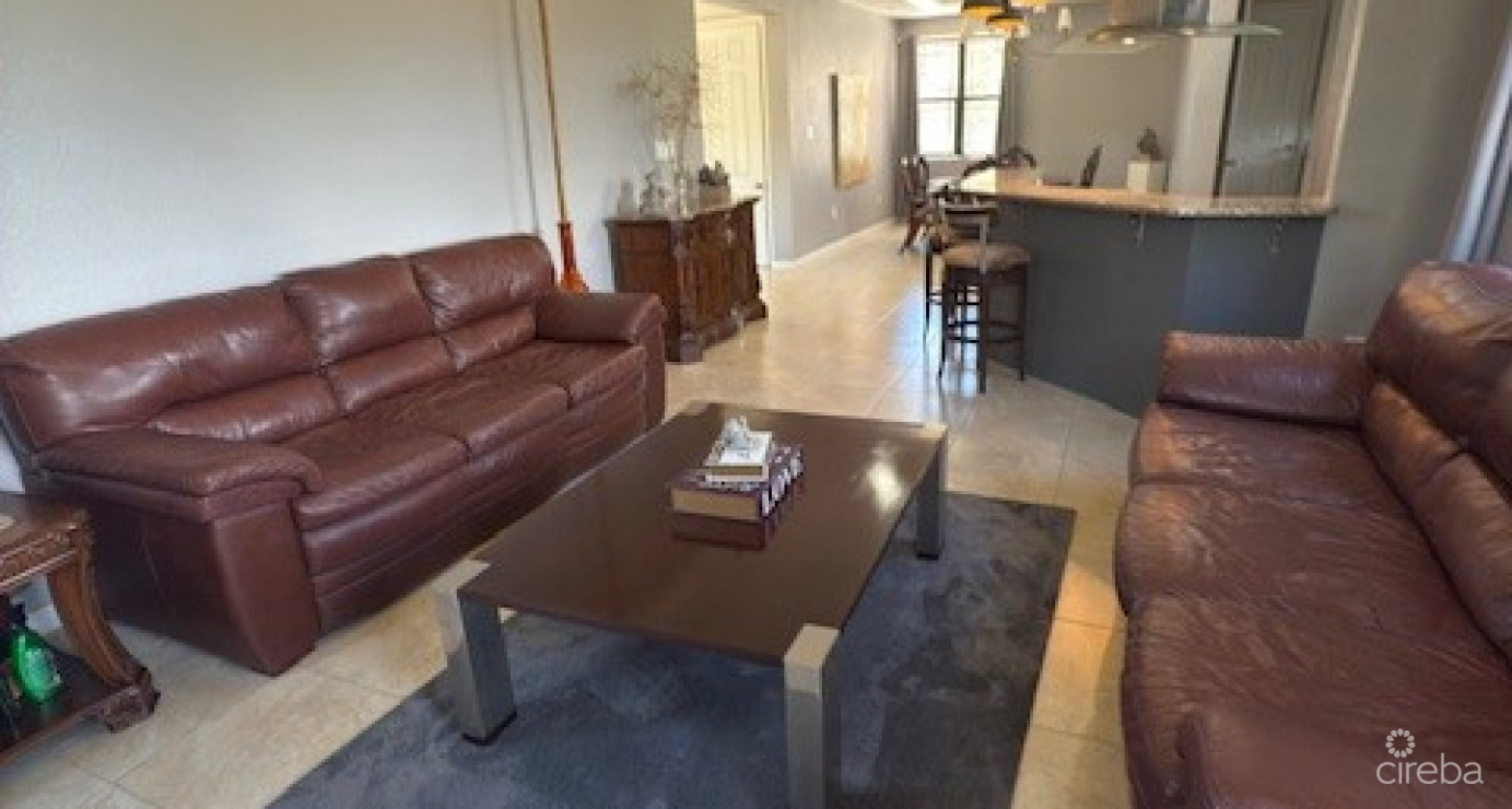 6 Bedroom Across From Beautiful Breakers Beach