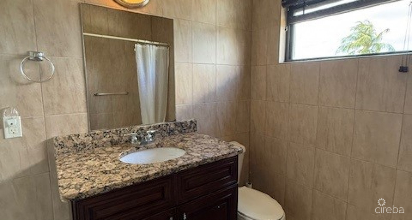 6 Bedroom Across From Beautiful Breakers Beach