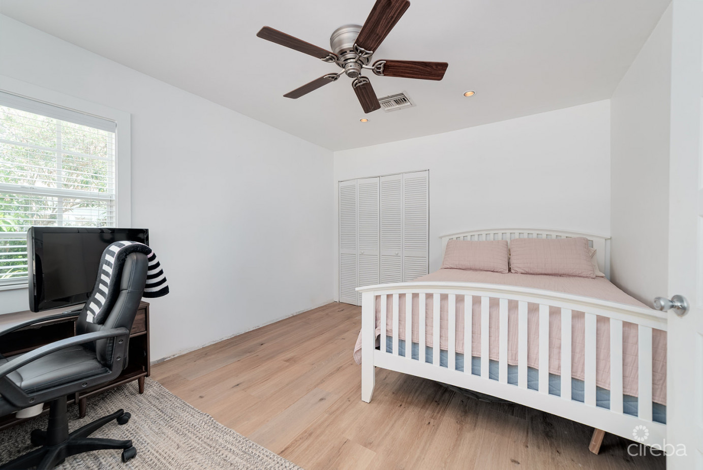 3-bedroom Family Home On An Expansive 0.3411 Acre Lot In West Bay