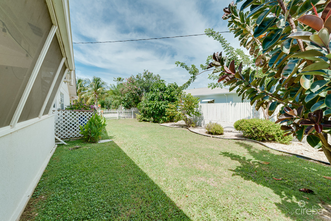 3-bedroom Family Home On An Expansive 0.3411 Acre Lot In West Bay