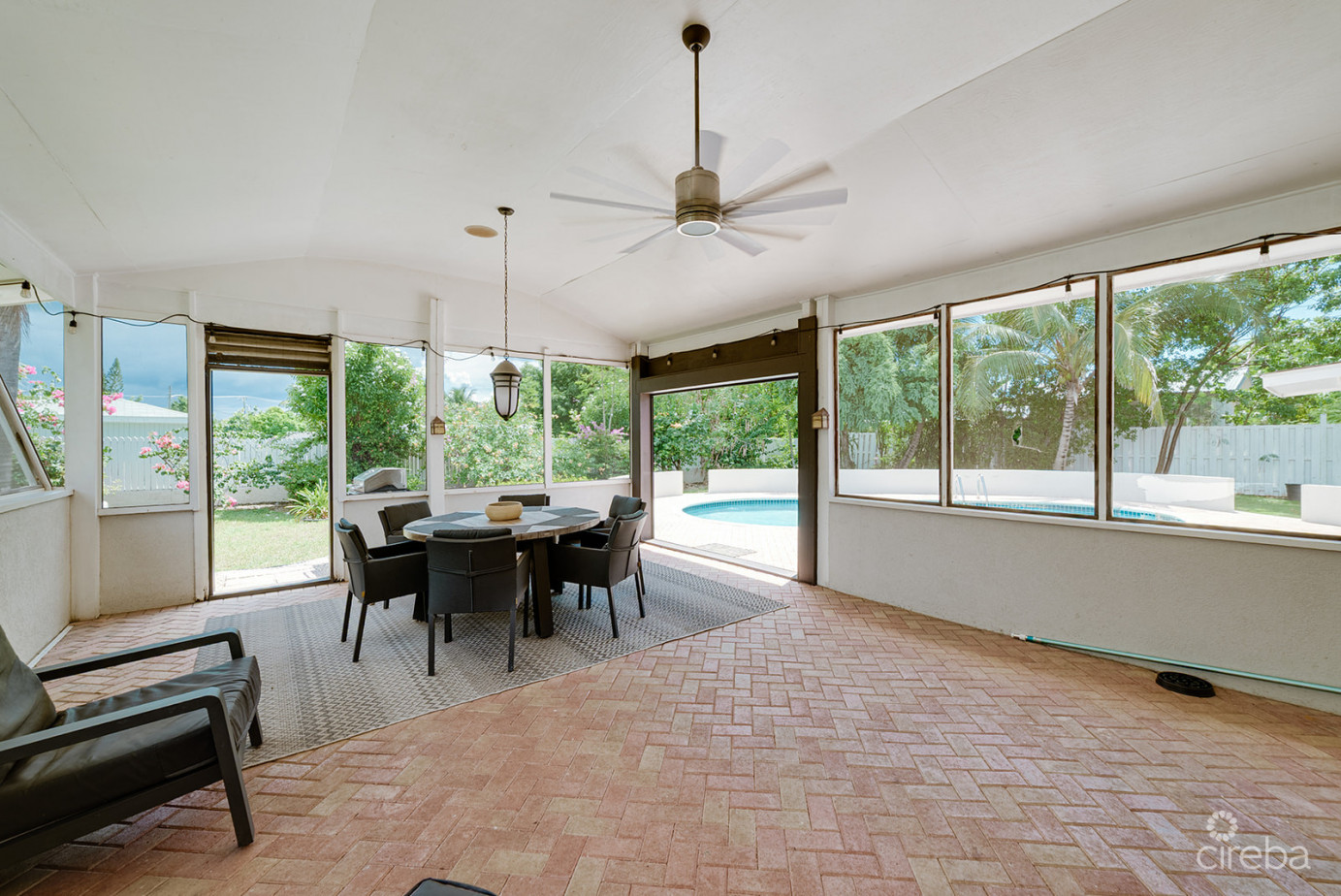 3-bedroom Family Home On An Expansive 0.3411 Acre Lot In West Bay