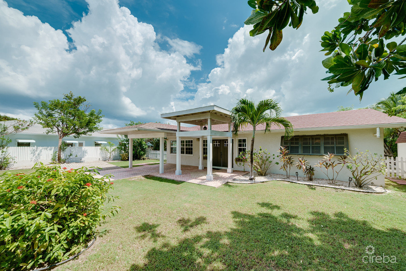 3-bedroom Family Home On An Expansive 0.3411 Acre Lot In West Bay