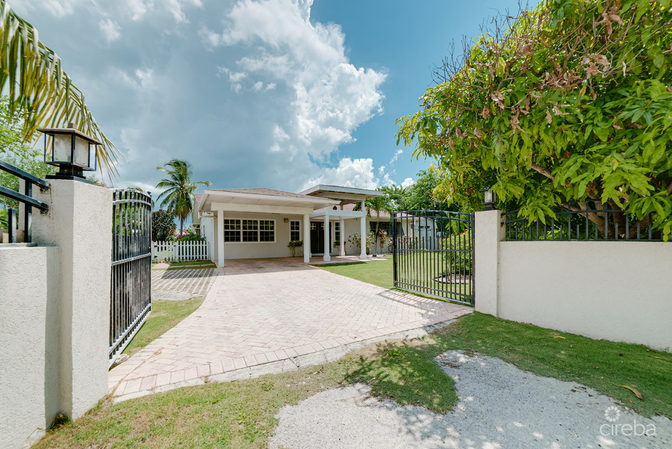 3-bedroom Family Home On An Expansive 0.3411 Acre Lot In West Bay