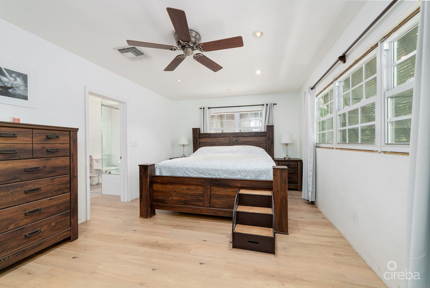 3-bedroom Family Home On An Expansive 0.3411 Acre Lot In West Bay