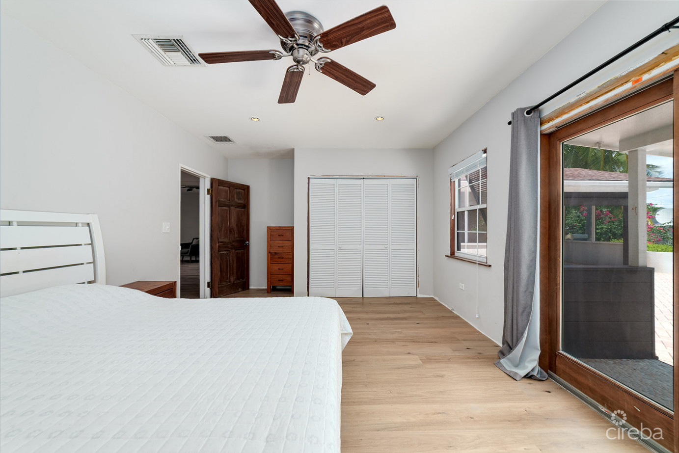 3-bedroom Family Home On An Expansive 0.3411 Acre Lot In West Bay