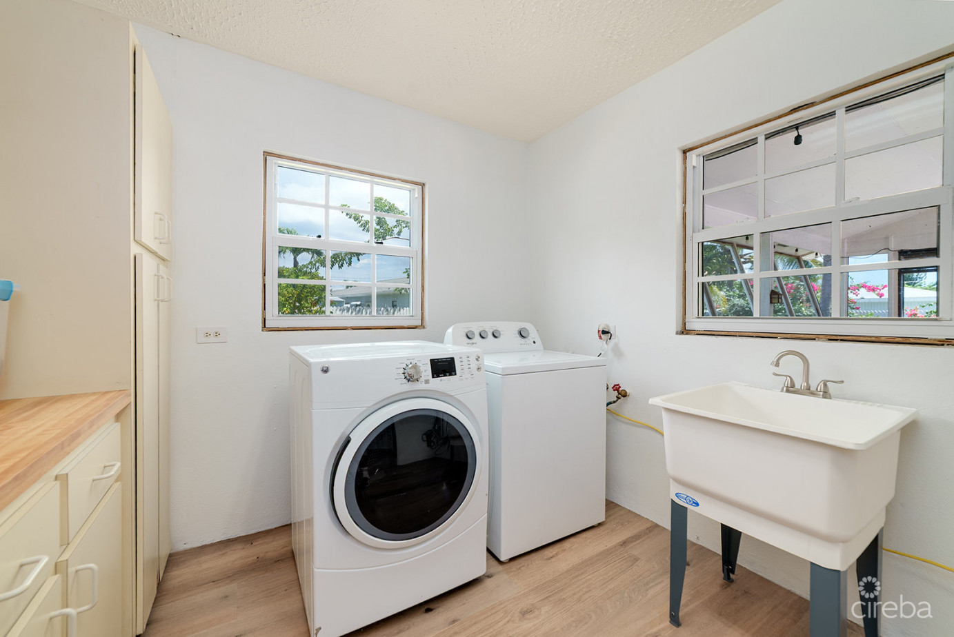 3-bedroom Family Home On An Expansive 0.3411 Acre Lot In West Bay