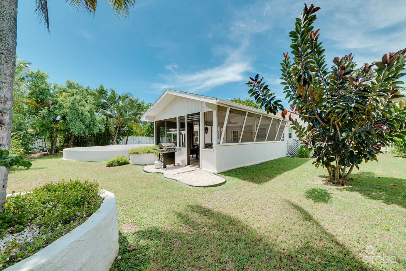 3-bedroom Family Home On An Expansive 0.3411 Acre Lot In West Bay