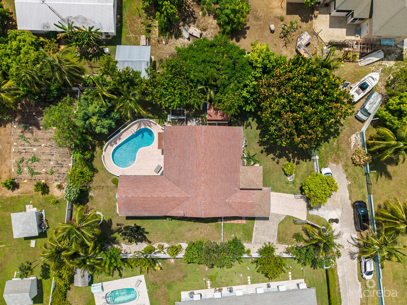 3-bedroom Family Home On An Expansive 0.3411 Acre Lot In West Bay