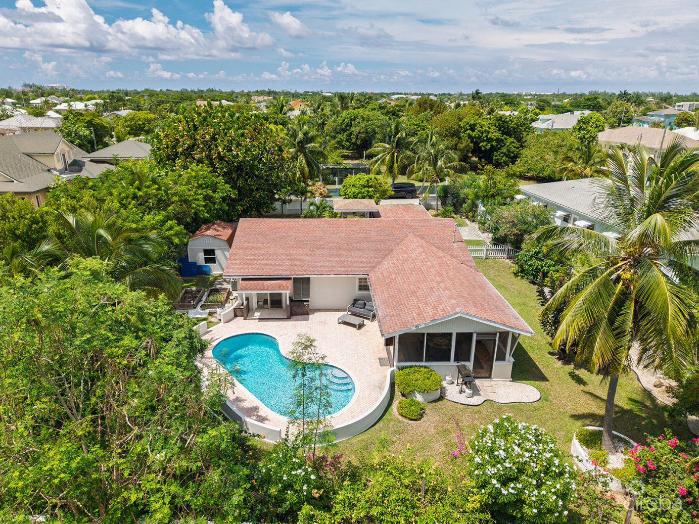 3-bedroom Family Home On An Expansive 0.3411 Acre Lot In West Bay