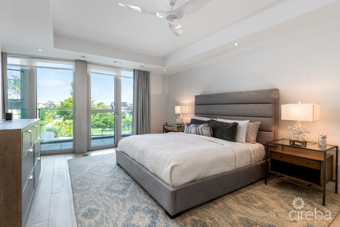 Tides -  Beachfront, Luxury 4 Bedroom Condo With Terrace