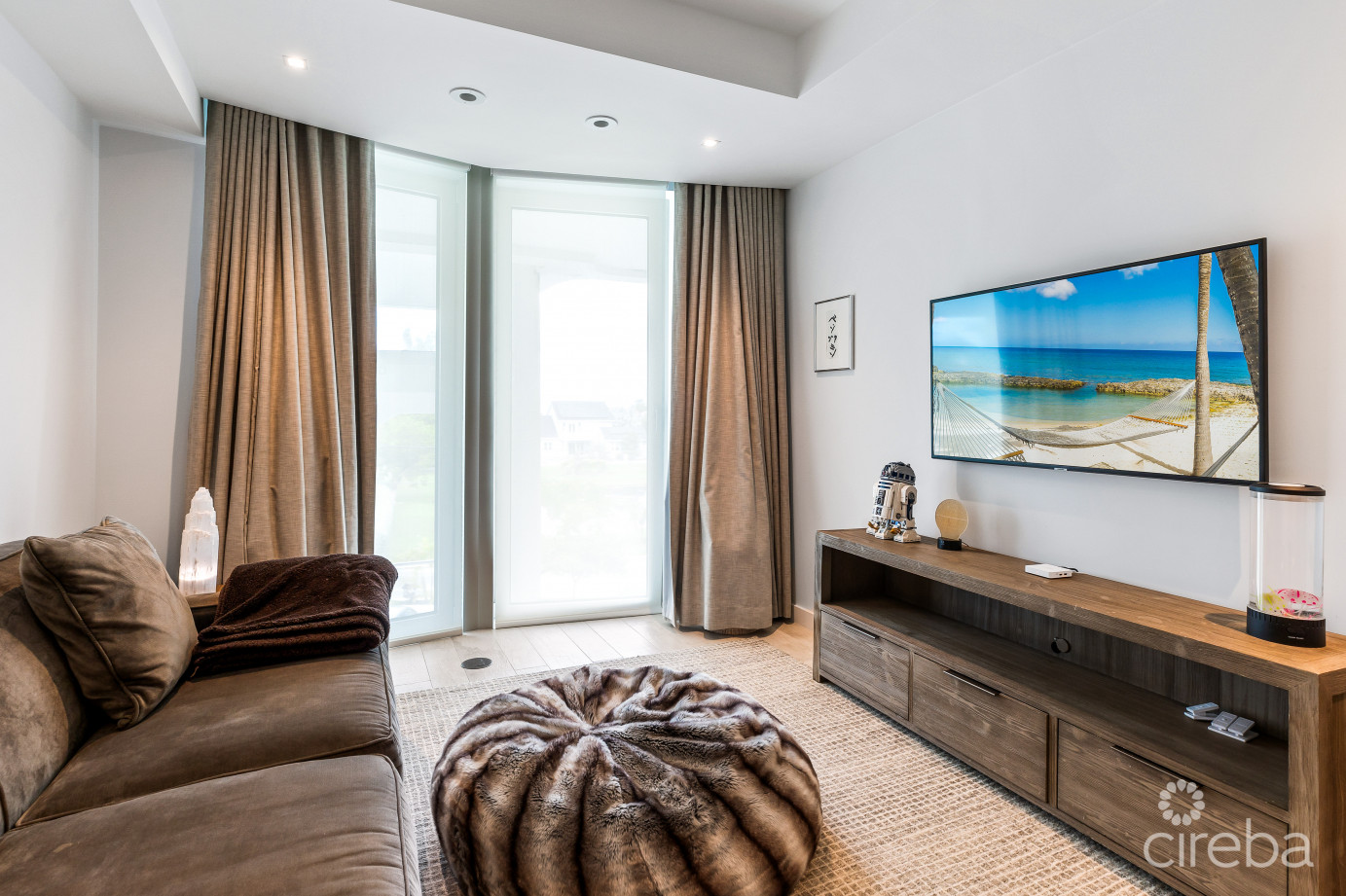 Tides -  Beachfront, Luxury 4 Bedroom Condo With Terrace