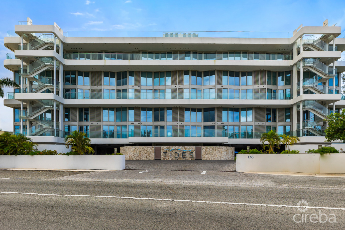 Tides -  Beachfront, Luxury 4 Bedroom Condo With Terrace