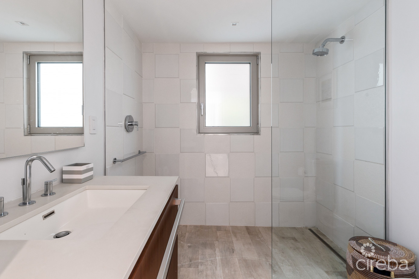 Tides -  Beachfront, Luxury 4 Bedroom Condo With Terrace