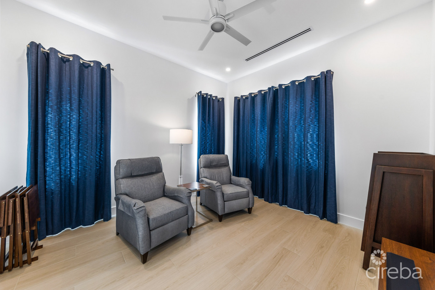 Oceans 9  Villa 7 Luxury Beachview Detached Home West Bay