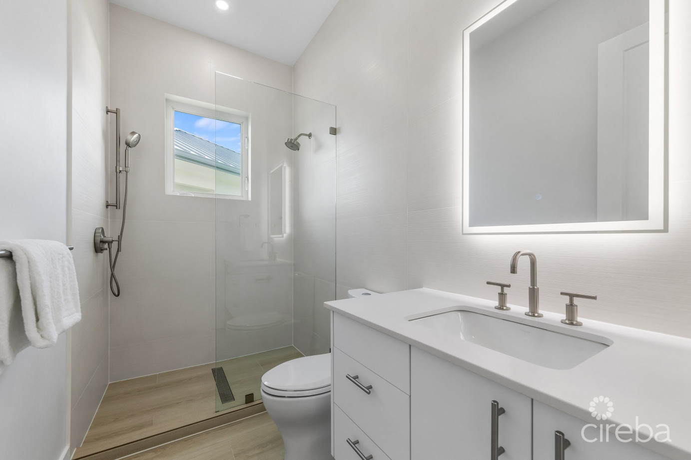 Oceans 9  Villa 7 Luxury Beachview Detached Home West Bay