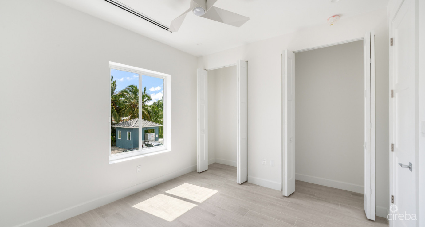 The Bentley #1 End Unit